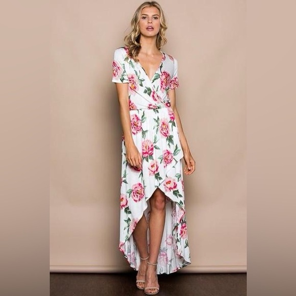 Dresses & Skirts - 🎉HP🎉 Faux Wrap Floral Maxi Dress